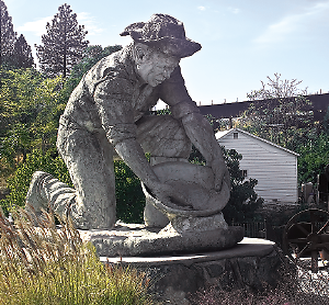 Auburn Miner statue