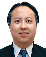 Portrait shot of John Luo, M.D.