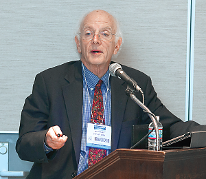 Photo of Howard Zonana, M.D., presenting a lecture at APA’s 2013 annual meeting.