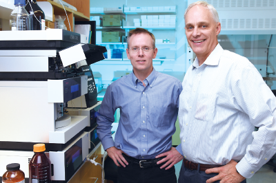 Photo: David Mangelsdorf, Ph.D. (right), and Steve Kliewer, Ph.D. (left)