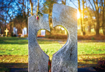 Photo: heart-shaped headstone